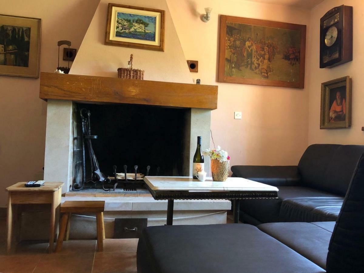Holiday Home Villa Kastel Zrnovo 외부 사진